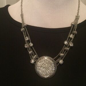 Medallion necklace